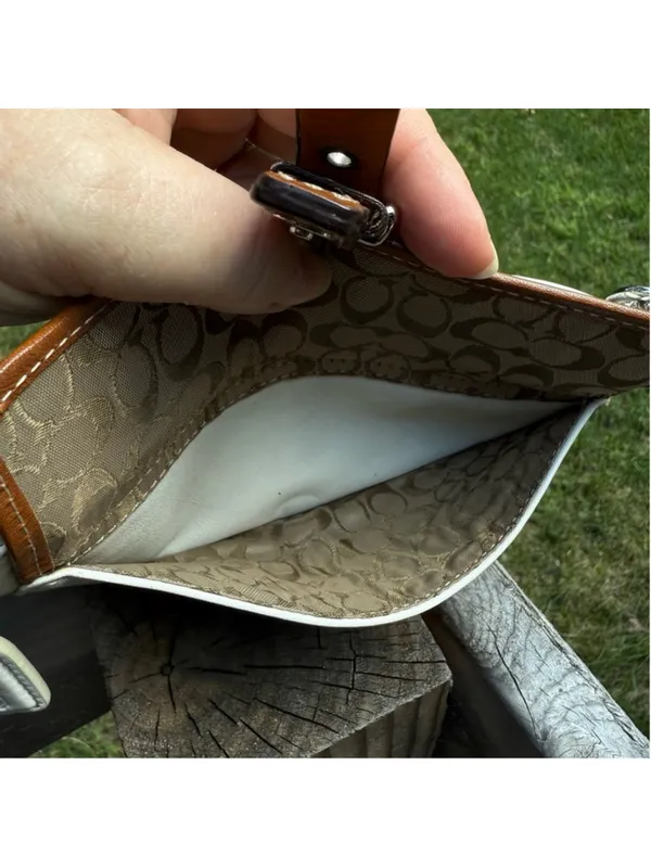 Vintage Coach Hampton 7734 Buckle Front Leather Wristlet Clutch Chalk Brown - Image 10
