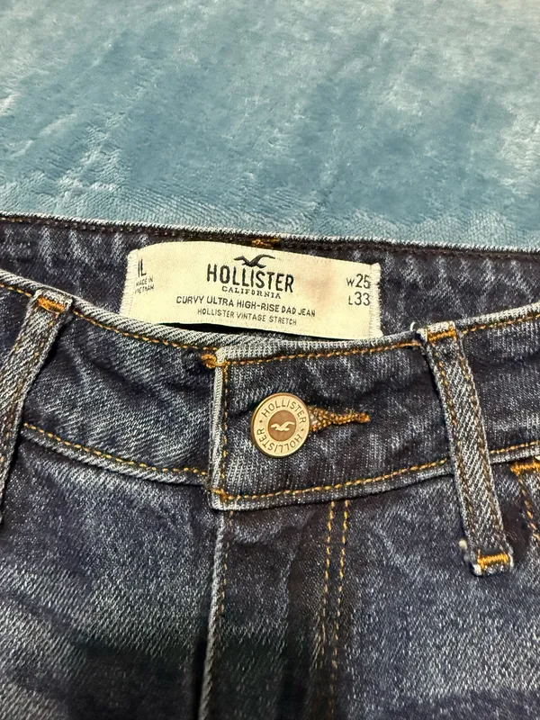 Hollister Curvy Ultra High-Rise Dad Jeans - Image 3