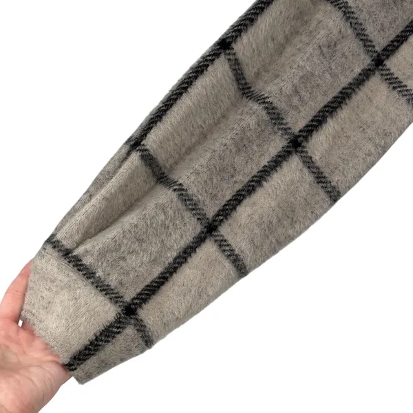 Z‎ SUPPLY Women Medium Gray Plaid Fuzzy Shacket Shirt Jacket Oversized - Image 3