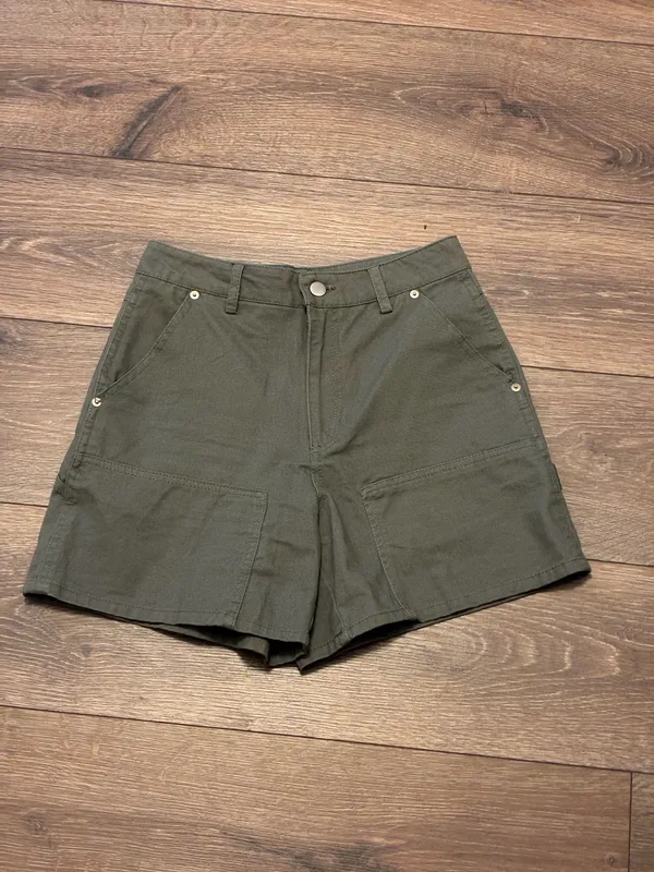 Forever 21 High-Waisted Army Green Utility Cargo Shorts - Small - Image 4