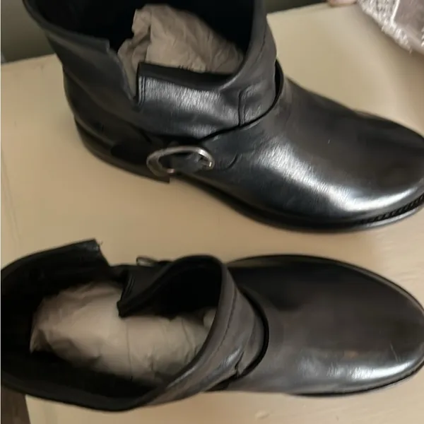 Women FRYE Black Leather Boots - Image 6