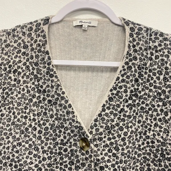 Madewell women's cropped ditsy floral ivory black sweater cardigan sz S 3 button - Image 3