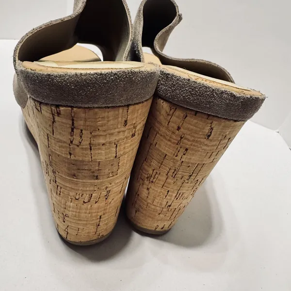 Dolce Vita Sandals Ross Womens Beige Suede Cork‎ Wedge Platform High heels 8.5 - Image 3