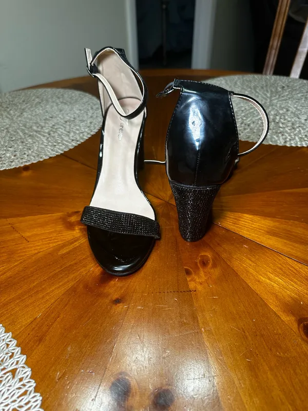 Heels Black Size 9 - Image 4