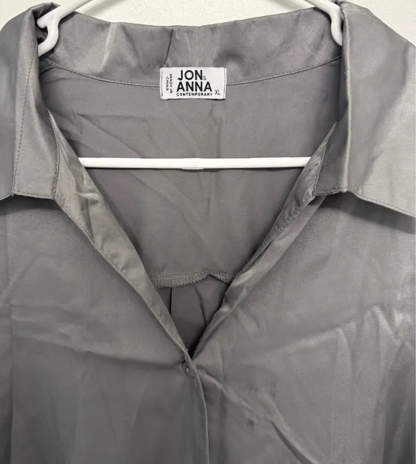 Anna Gray Satin Cropped Button-Down Shirt - Image 3