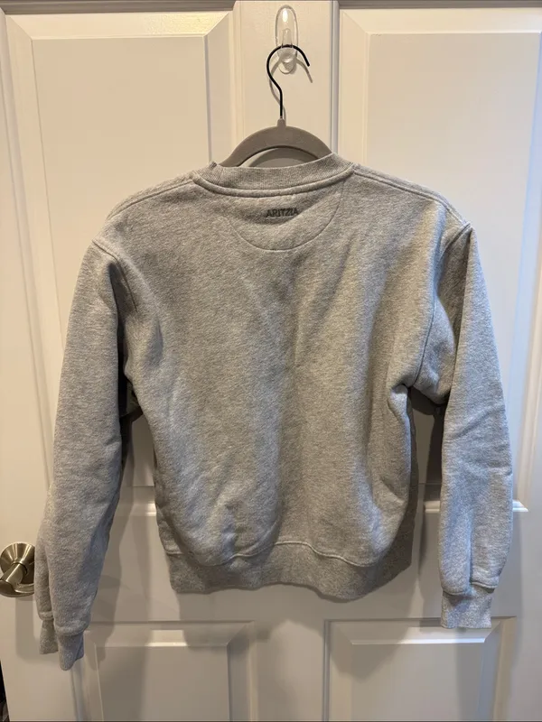 Aritzia Women's Light Grey Crewneck Sweatshirt - Image 4