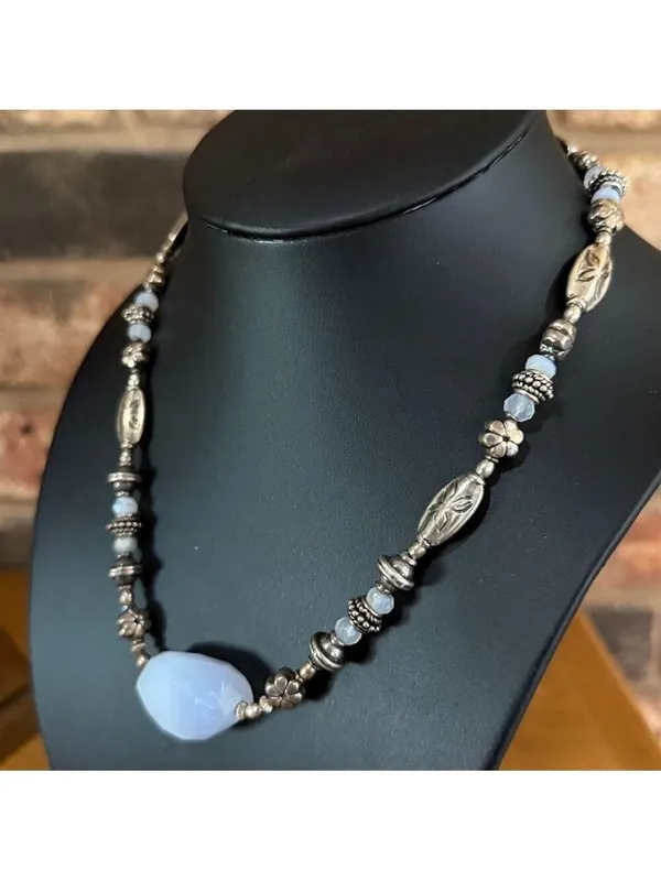 Vintage ice blue agate stone necklace with silver tone beads - Image 2