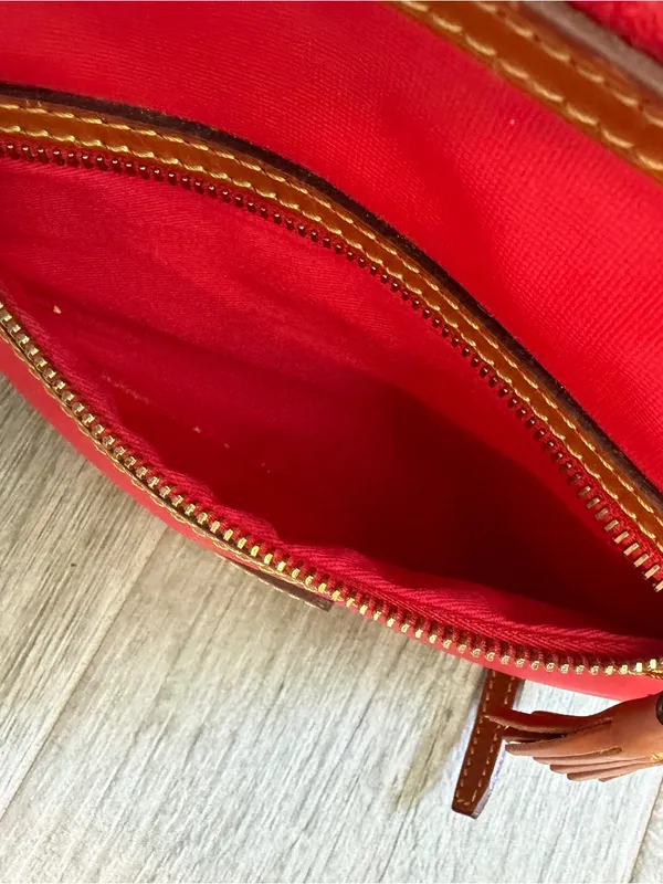 Dooney & Bourke Red Crossbody Bag Purse Vintage Y2K Classic Old Money - Image 3