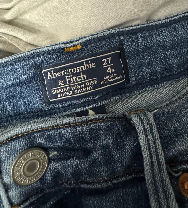 Abercrombie High-Rise Jeans - Image 3