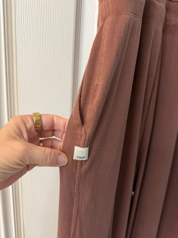 VUORI Pose Mudra Jumpsuit Ribbed Drawstring Athleisure Hazelnut Brown Size Large - Image 9