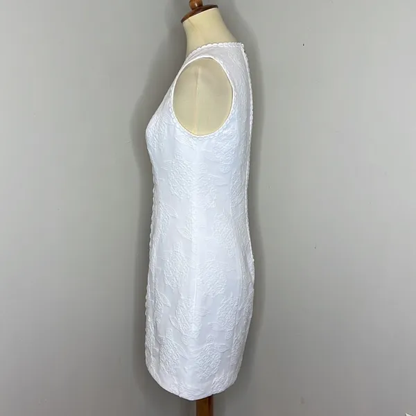 Lilly Pulitzer Mila Stretch Shift in Resort White Turtle Pucker Jacquard - Image 3
