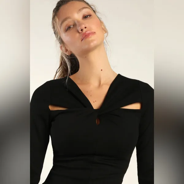 Lulus NWT Endless Appeal Black Long Sleeves Cutout Crop Top Size Medium - Image 3