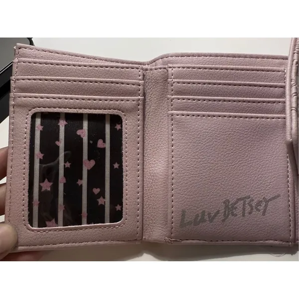 Luv Betsey by‎ Betsey Johnson Blush Pink Embossed Heart Bow Wallet LBCASH NWT - Image 4