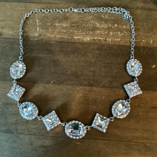 Silver tone glitzy rhinestone jewelry set - Image 3