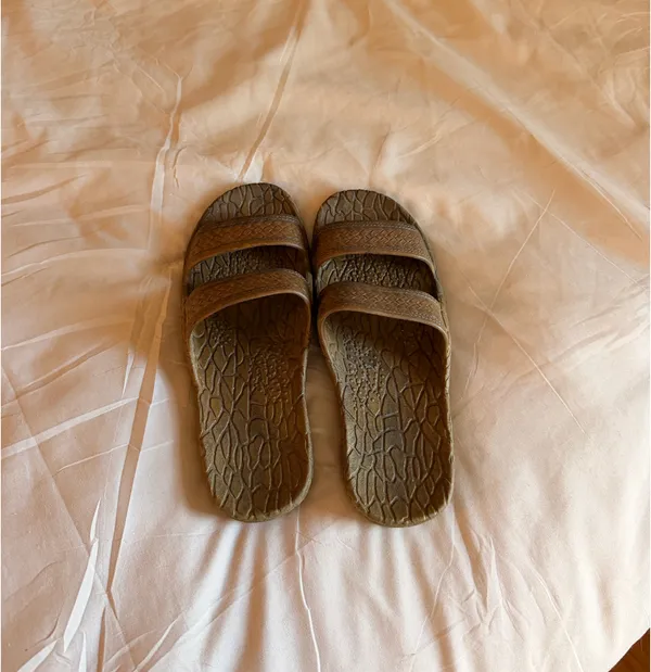 Pali Hawaii Tan slip-on sandals - Image 2