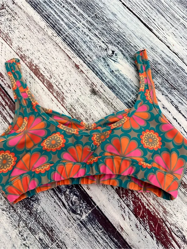 Beyond Yoga Retro Floral Scoop Bralette in Pink & Teal - Image 4