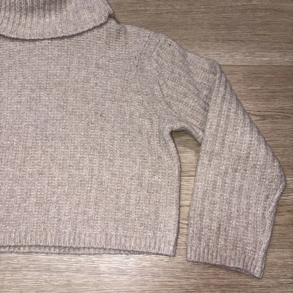 Universal Threads Women Cropped Tan Turtleneck Sweater Size Medium - Image 10