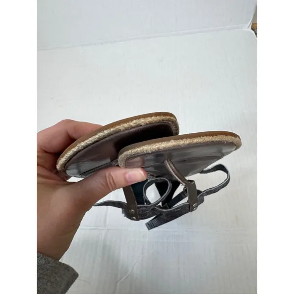 UGG Brown Grey Leather Thong Sandals Womens 8 Casual Summer Flat Beachy Shoes - Image 3