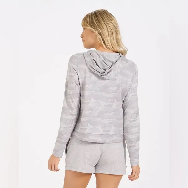 Vuori Halo Essential Hoodie Dreamknit Sweatshirt in Pale Gray Heather Camo - Image 2