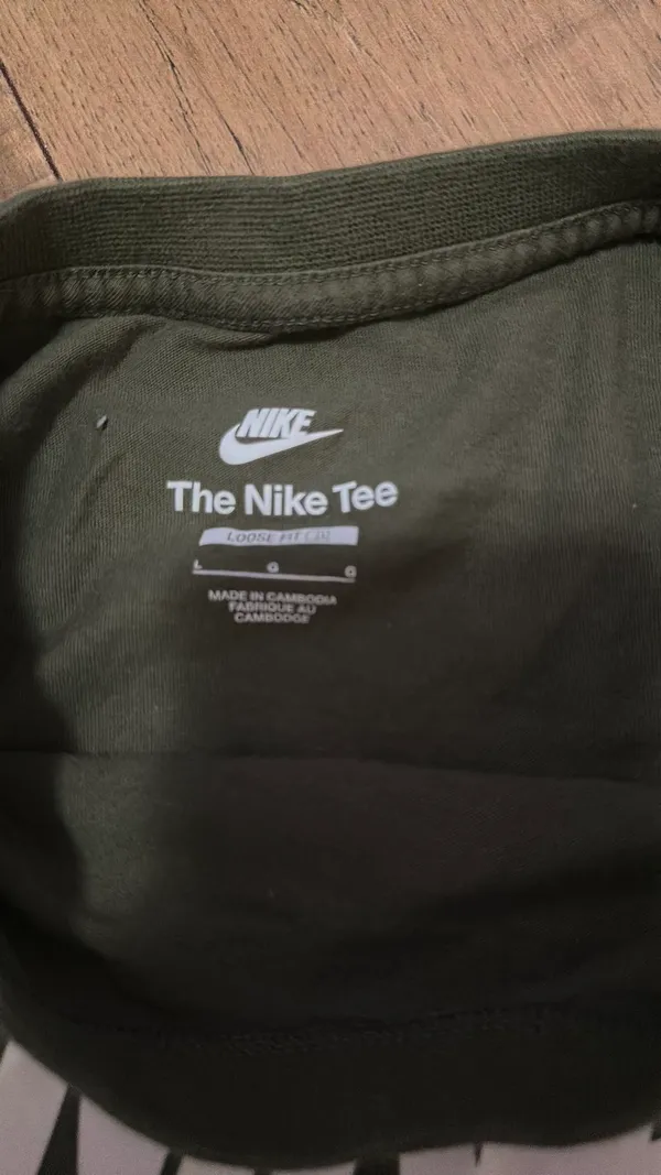 Cropped Nike Tee - Image 3