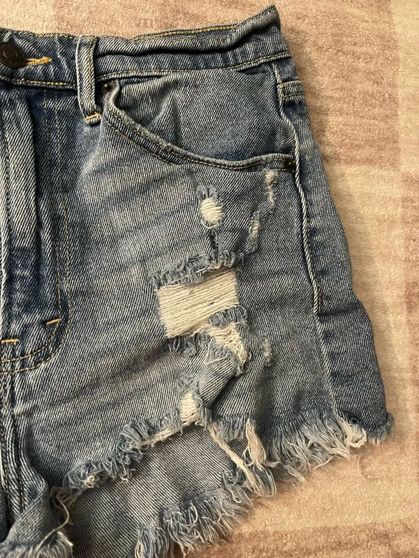 Abercrombie and Fitch high rise shorts - Image 3