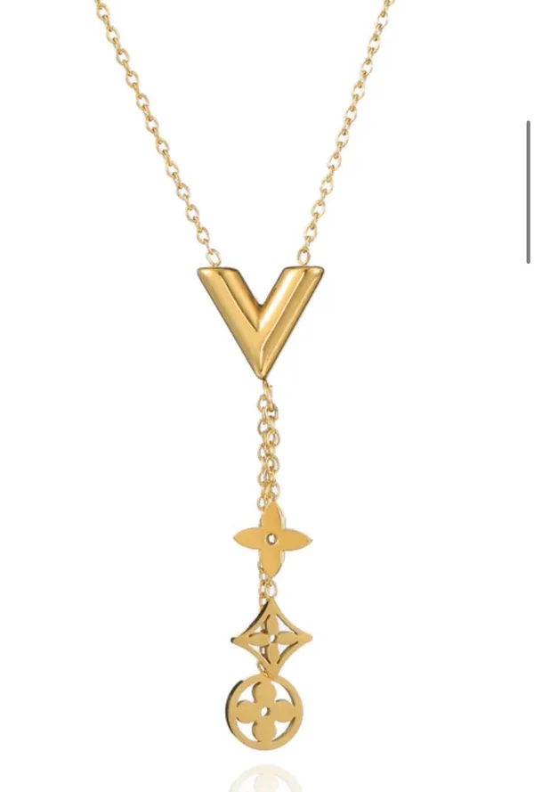 Chic Signature Classic Gold Pendant Necklace - Image 2