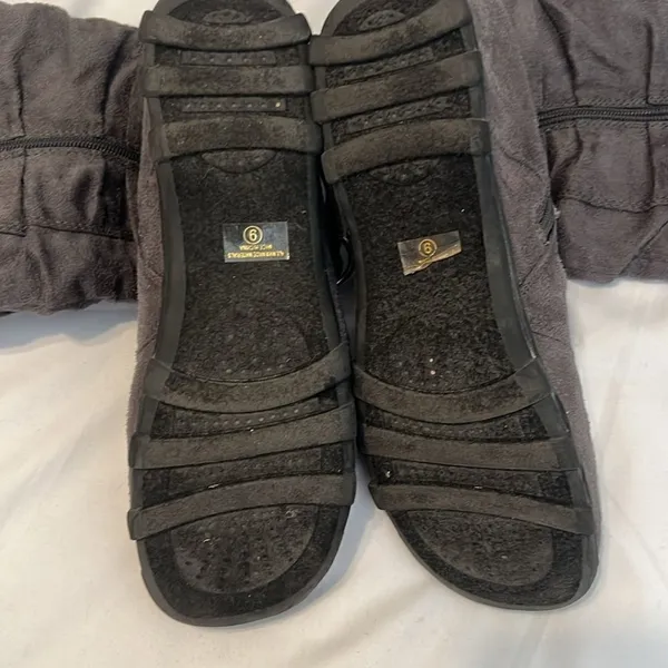Shiekh sz9 grey comfy faux suede “Savannah” side zip strappy boots EUC No box - Image 6