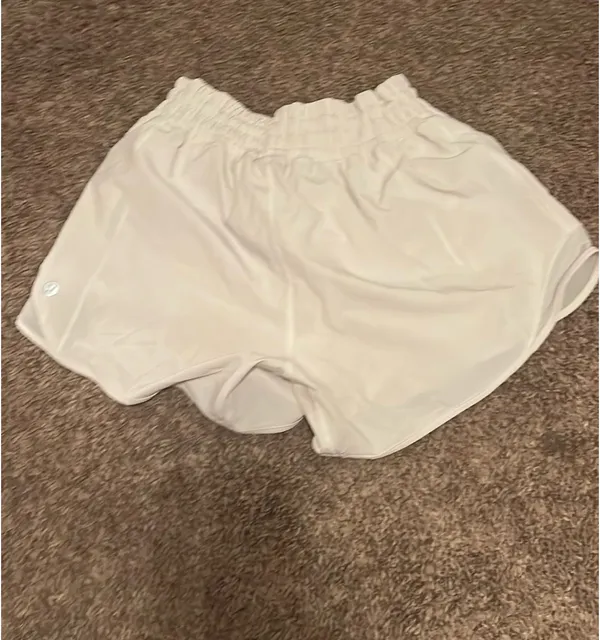 Lululemon Shorts Hotty Hot 4" 4 High-Rise - Image 3