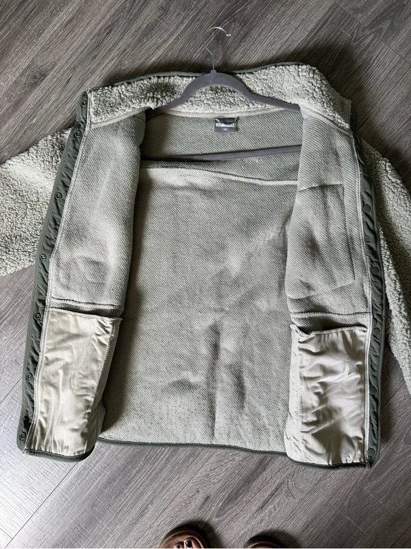 32 Degrees Sherpa-Lined Jacket in Olive and Taupe - Image 7