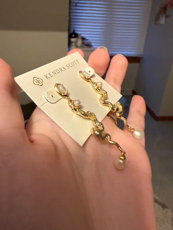 Kendra Scott Snake pearl earings - Image 2