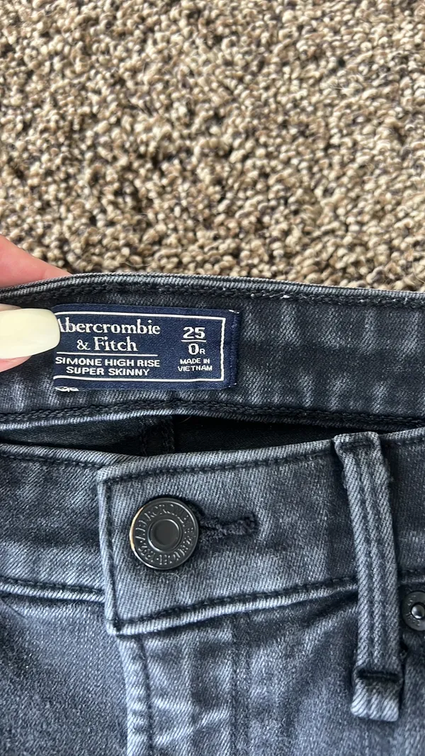 Abercrombie High-Rise Jeans - Image 4
