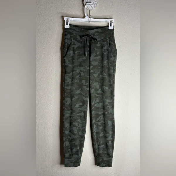 Lululemon Ready to Rulu Jogger 28” Heritage Camo Dark Olive Green Twill size 2 - Image 2