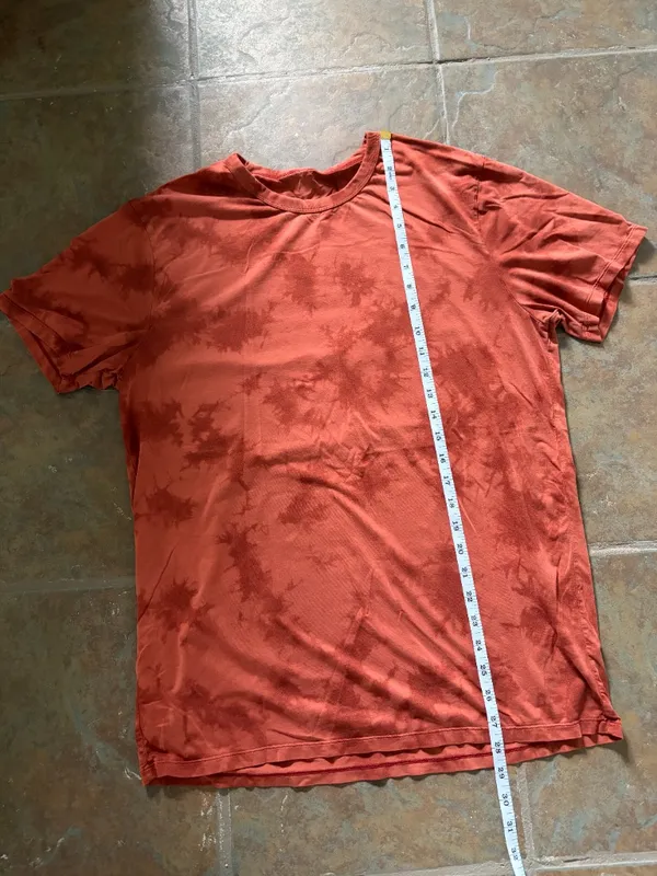 The Fundamental T-shirt in Rust Shibori Tie-Dye - Image 6