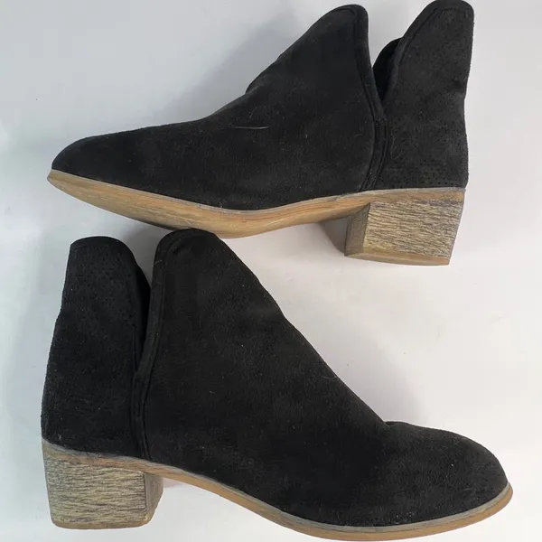 Seven7 Women's Soho Boot Black Suede CutOut Side Block Heel Ankle Booties Size 7 - Image 4