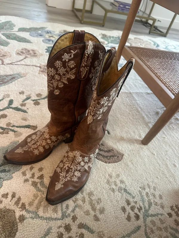 Cowboy Boots Brown Size 8 - Image 2