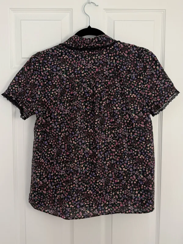 Jcrew Lace-Trim Button-Up Shirt in Liberty Strawberry Floral Fabric Size 2 - Image 4