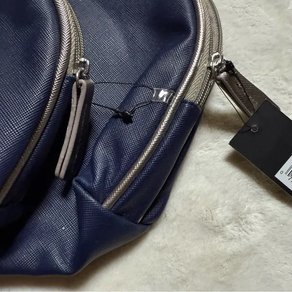 Tahari Toiletry Bag Set - Image 3