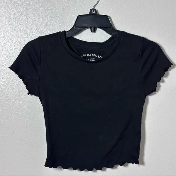 Aero Women Black Ribbed Shrunken Ruffle‎ Hem Cropped Tee size S - Image 2