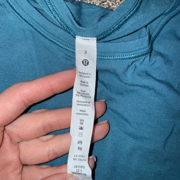 Lululemon Love Tank‎ Top Women Sz 2 Teal Excellent Scoop Neck Curved Hem LW1DIFS - Image 2