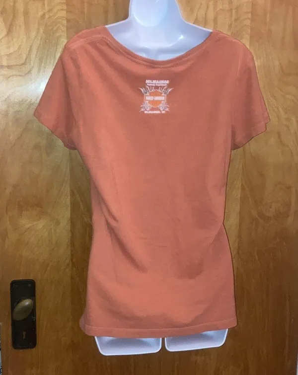 Orange Harley Davidson Motorcycle Milwaukee, WI T-Shirt Size Medium - Image 5