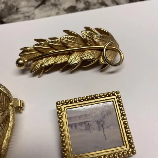 Lot Of 3 Gold Tone Vintage Costume Brooches - Image 5