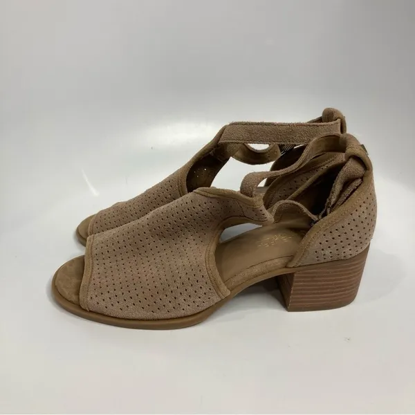 Koolaburra‎ by UGG perforated heeled sandals size 6.5 - Image 5