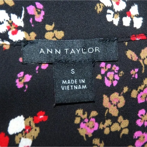 Ann Taylor Ladies Black Floral Long Sleeve Blouse Size S Button Up Ruffle Front - Image 8