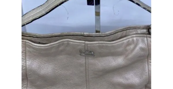 Coach Classic Off White Leather Shoulder Bag - Image 2