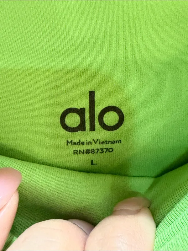 ALO Yoga High-Waist Bike Shorts in Lime Green Size Large EUC - Image 4