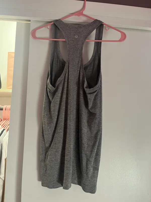 Lululemon Swiftly Racerback Tech Tank 2.0 Grey Slate/White Size 6 - Image 3