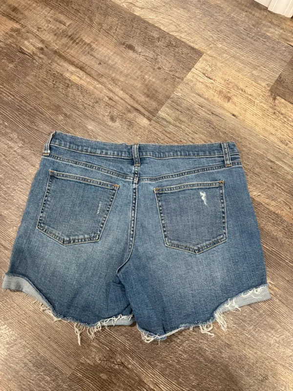 GAP Frayed Hem Distressed Denim Shorts - Medium Blue Wash - Image 5