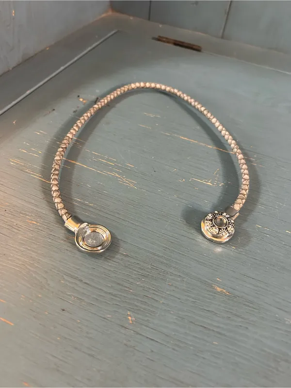 Source Unknown Silver-Tone Braided Leather Necklace with Floral Blue Gem Round Clasp - Like New - Image 3