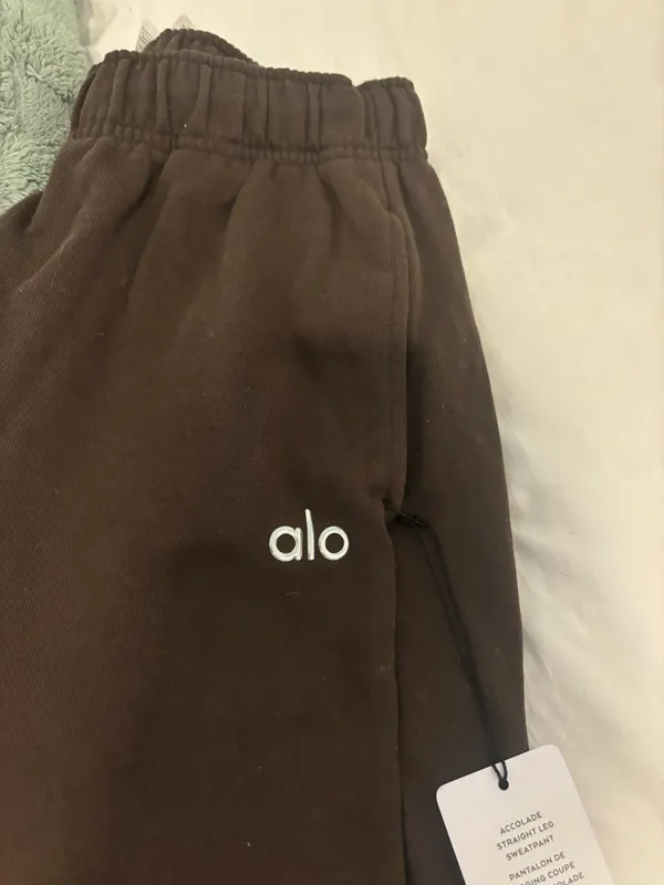 Alo Yoga Accolade set in espresso  - Image 6
