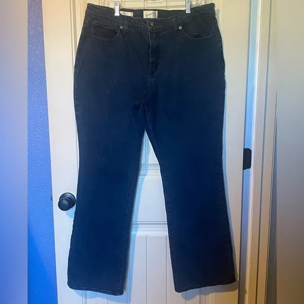 Universal Threads Vintage Bootcut Blue Jeans Pants - Image 4